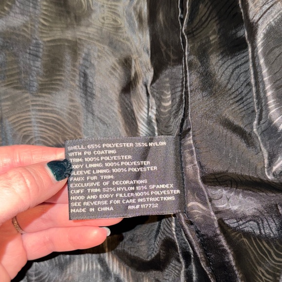 ZeroXposur Women's Black and Gray Ski Jacket - Picture 6 of 6